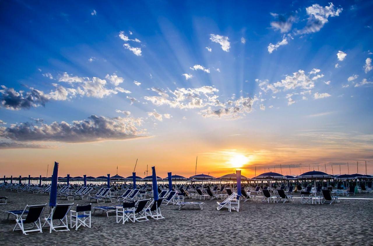 Mirabilia Beach Βιαρέτζιο Εξωτερικό φωτογραφία